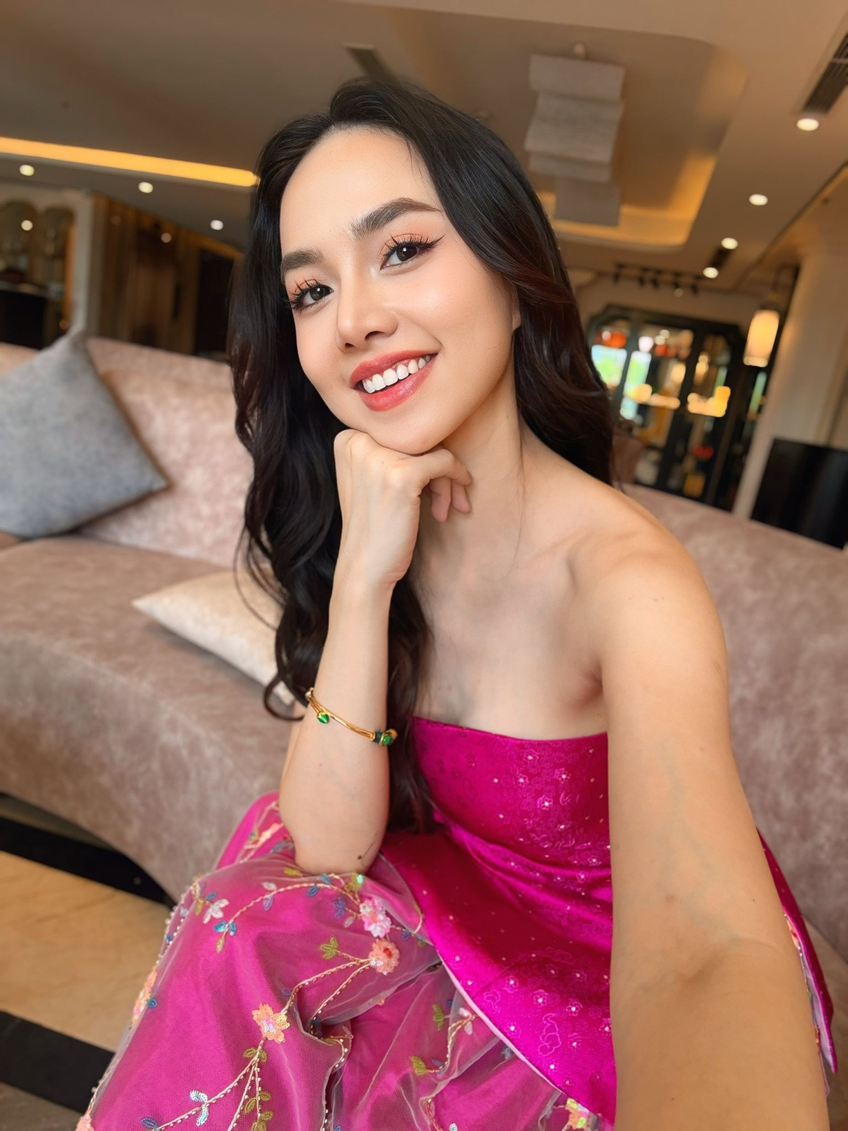 Nữ diễn viên sở hữu biệt thự ở Thủ Đức, Vũng Tàu, nhà quận 1: Hôn nhân viên mãn, 41 tuổi trẻ như gái 20 - Ảnh 4.