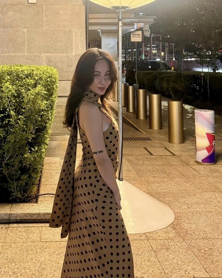 sao viet 30 1 Do my linh dien cay do hieu khi di du lich cung chong hinh anh 4