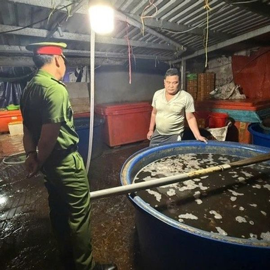 Người tiêu dùng mua ốc bươu bị ngâm 'thủy tinh lỏng', đòi bồi thường được không?