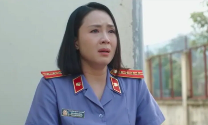 Phân Đoạn Hồng Diễm Thẩm Vấn Mạnh Trường Trong Phim Giờ Vàng Hút Triệu View Diễn Xuất Của Hồng Diễm Nhận Được Nhiều Khen Ngợi.