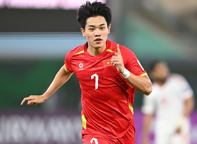 Tiền đạo Đình Bắc phải cáo lỗi trong bữa tiệc gần 2.000 người ở Nghệ An - Ảnh 3