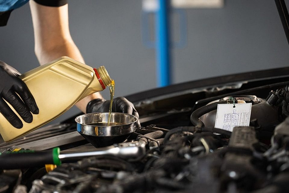 body image 3 mistakes avoid changing car engine oil 1024x640.jpg
