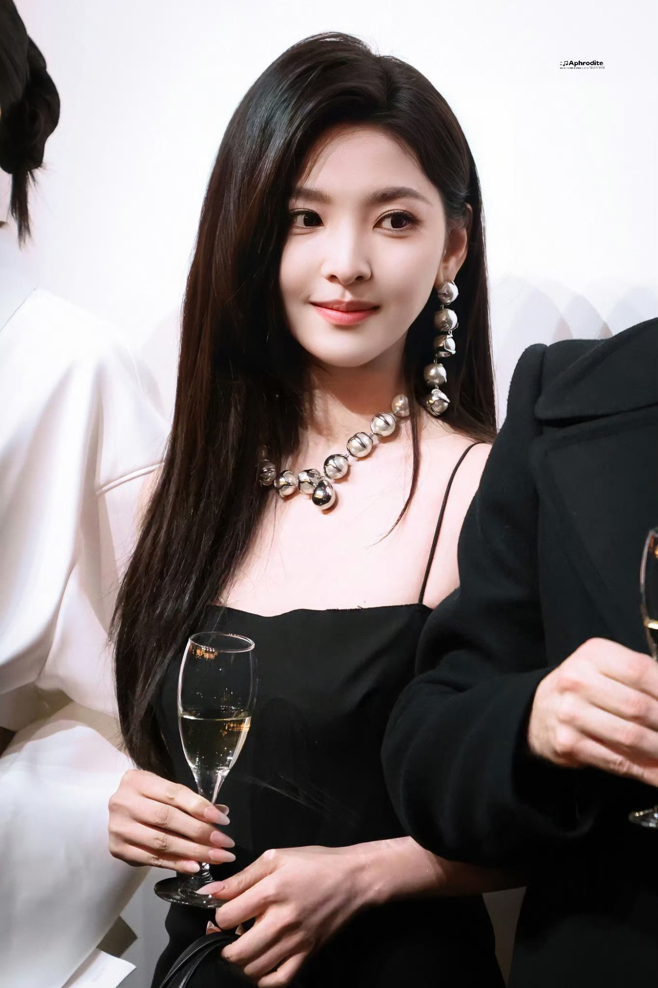 Chương Nhược Nam 'lột xác' tại show diễn Xuân Hè 2026 của thương hiệu Givenchy - Ảnh 2