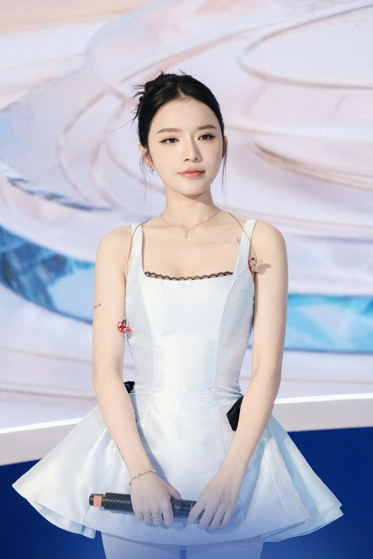 Hai My Nhan Lan Dau Cham Ngo Dien Anh Trong Phim Tet Cua Tran Thanh Hinh Anh 4