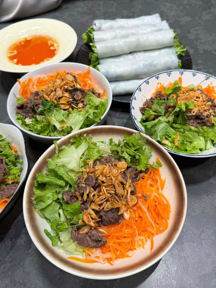 Không có bánh kem thành tựu, gen Z Hà Nội khoe ‘mâm cơm thành tựu 2025’ - 12