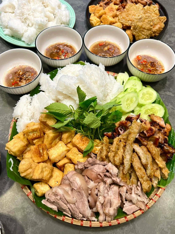 Không có bánh kem thành tựu, gen Z Hà Nội khoe ‘mâm cơm thành tựu 2025’ - 10