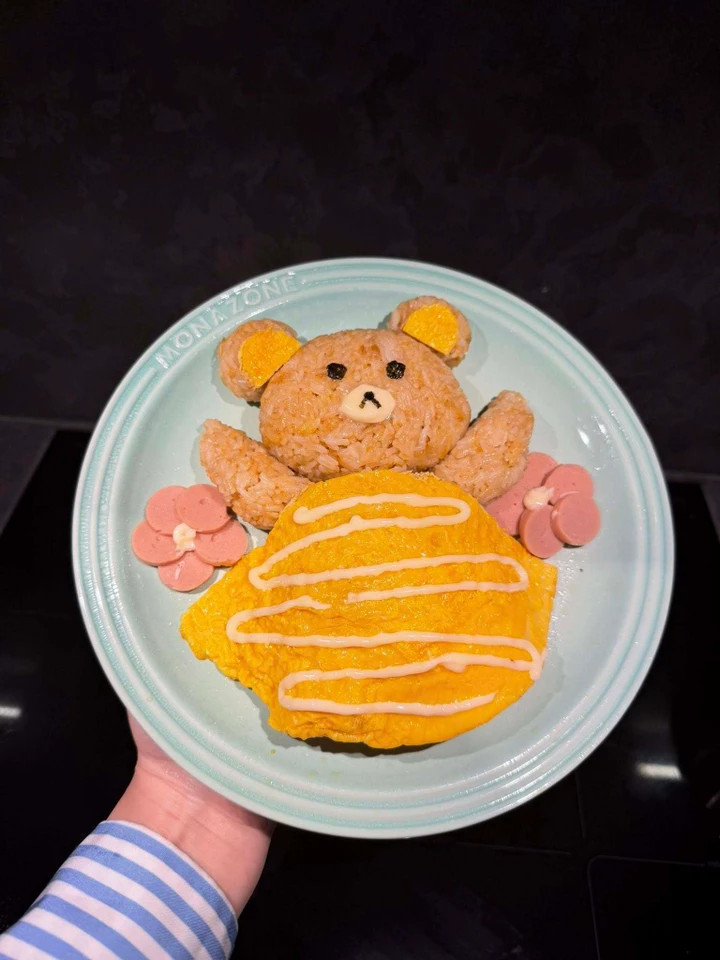 Không có bánh kem thành tựu, gen Z Hà Nội khoe ‘mâm cơm thành tựu 2025’ - 14