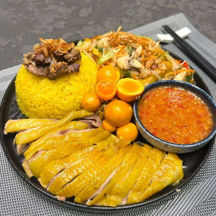 Không có bánh kem thành tựu, gen Z Hà Nội khoe ‘mâm cơm thành tựu 2025’ - 2