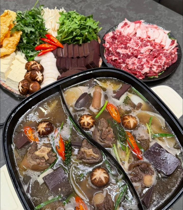 Không có bánh kem thành tựu, gen Z Hà Nội khoe ‘mâm cơm thành tựu 2025’ - 4