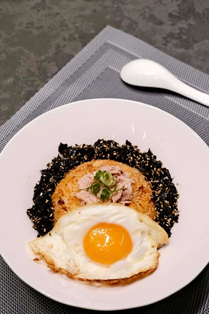 Không có bánh kem thành tựu, gen Z Hà Nội khoe ‘mâm cơm thành tựu 2025’ - 16