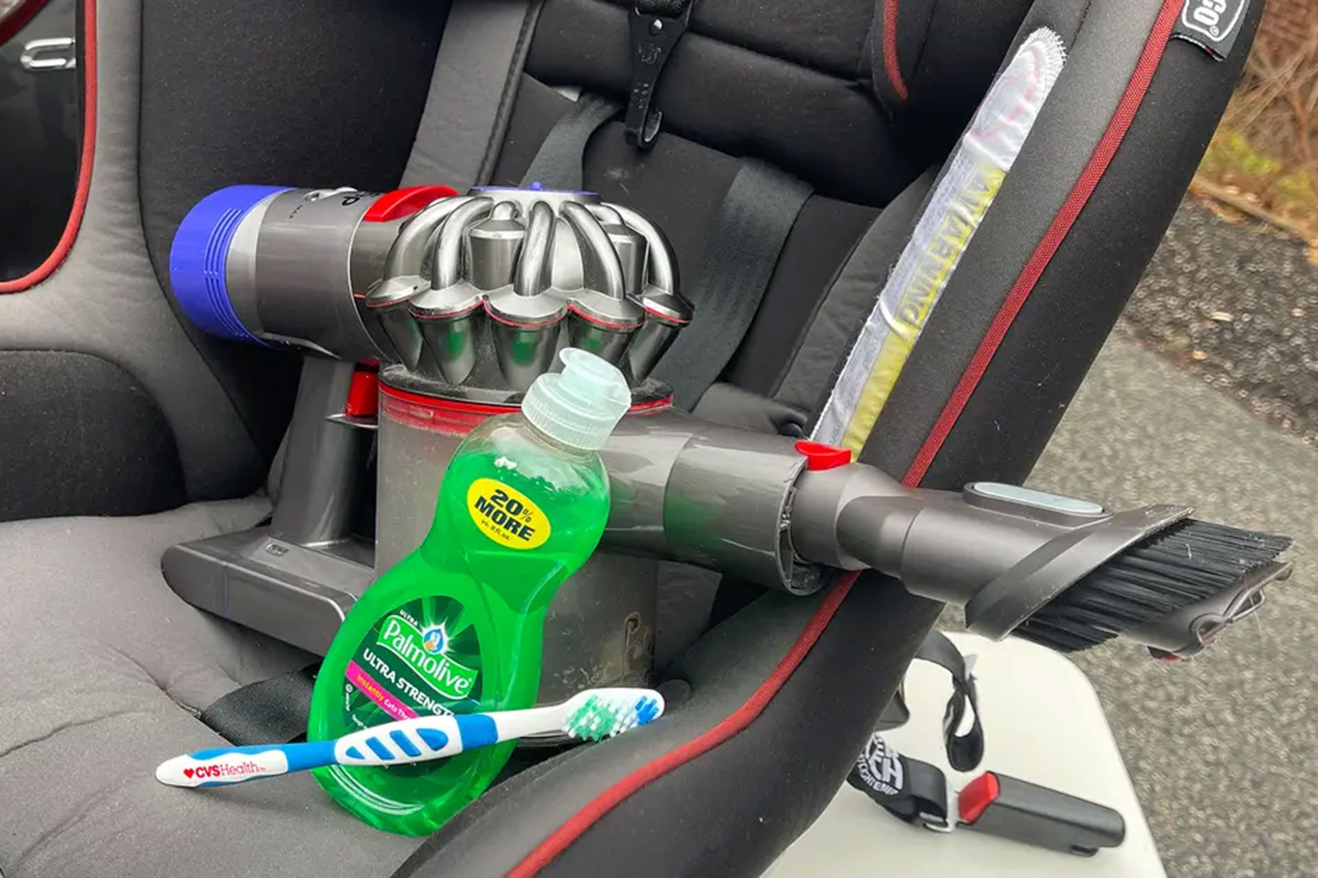 dung cu ve sinh ghe o to.jpg