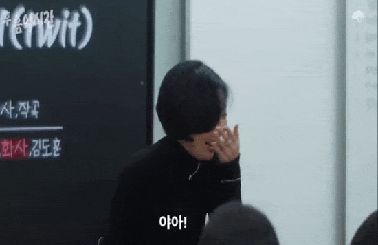 'Nữ hoàng gợi cảm' sững sờ, điếng người khi bị hỏi thẳng mối quan hệ với rapper đã có vợ