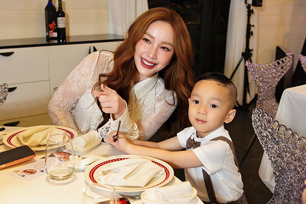 Con trai 4 tuổi đáng yêu của Chi Bảo - Lý Thùy Chang - Ảnh 9.