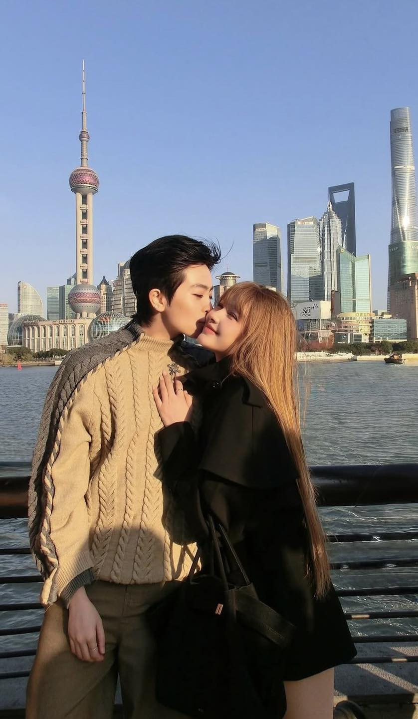 'Soi' thời trang của sao Việt du lịch năm mới: Áo lông, áo phao là 'chân ái' - Ảnh 14.