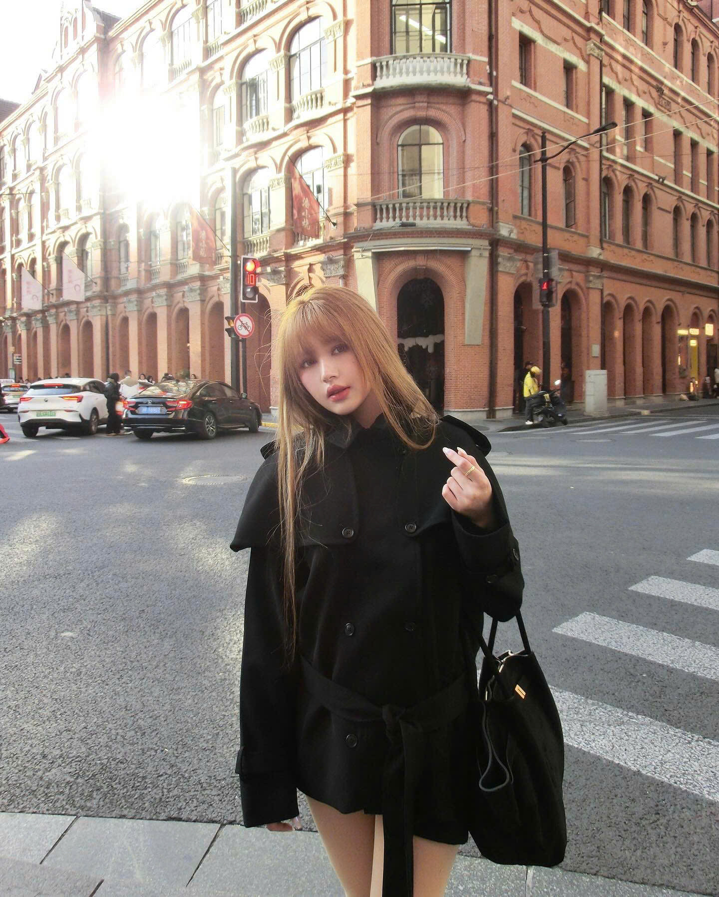 'Soi' thời trang của sao Việt du lịch năm mới: Áo lông, áo phao là 'chân ái' - Ảnh 17.