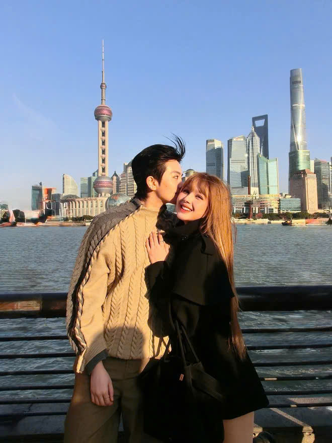 'Soi' thời trang của sao Việt du lịch năm mới: Áo lông, áo phao là 'chân ái' - Ảnh 15.