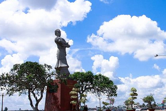 Thủ khoa Huân là ai?