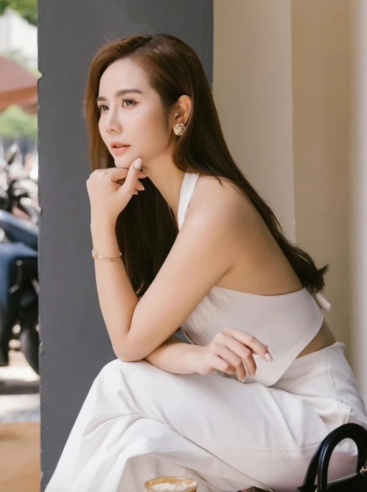 Cô tâm sự, bản thân đã mua nhà để bố mẹ yên tâm rằng mình ổn định sự nghiệp. “Dù thiếu một mảnh ghép trong cuộc đời, nhưng tôi thành công trong công việc và luôn sẵn sàng báo hiếu bố mẹ bất cứ lúc nào