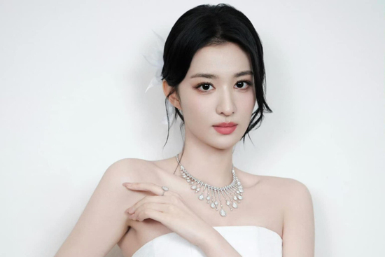 Cuối ngày hôm nay (6/1/2026), 3 con giáp 'số đỏ' sau được phúc lành soi đường dẫn lối, hưởng vinh hoa phú quý