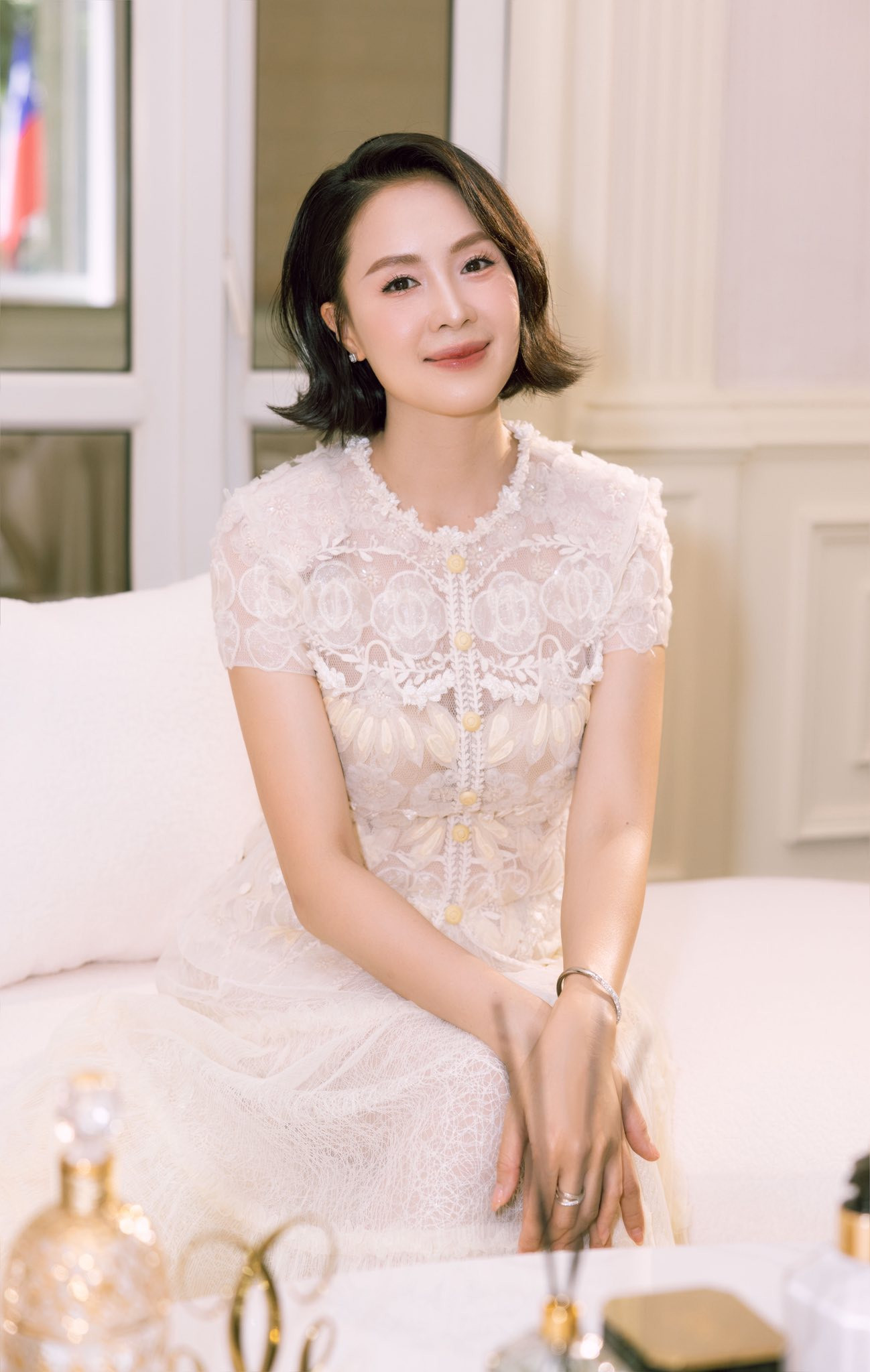 Bà Phó Viện trưởng Viện Kiểm sát Nhân dân tỉnh trong phim 'Lằn ranh' ở tuổi ngoài 40 có đời thực ra sao? - Ảnh 4.