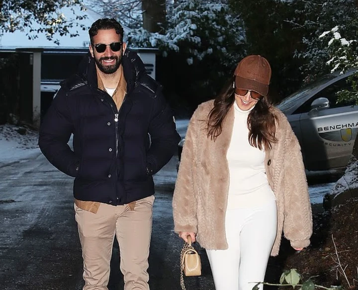 Ruben Amorim và vợ xuất hiện với tâm trạng vui vẻ dù mới bị sa thải vài giờ trước đó. (Nguồn: Daily Mail)