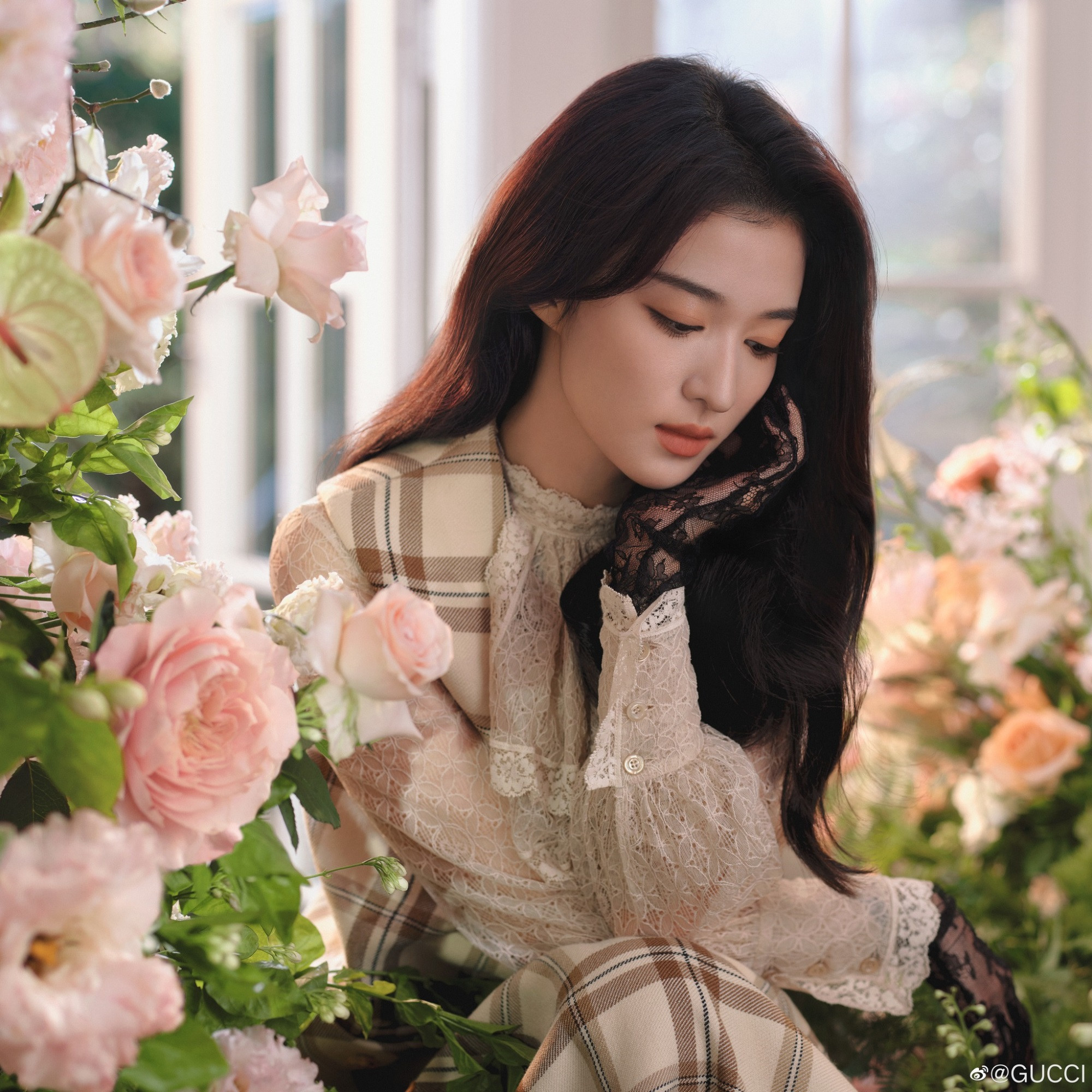 Cuối ngày hôm nay (6/1/2026), 3 con giáp 'số đỏ' sau được phúc lành soi đường dẫn lối, hưởng vinh hoa phú quý, tình duyên 'bủa vây' - Ảnh 1