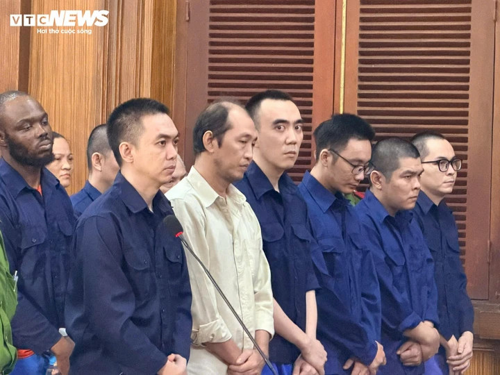 Các bị cáo tại phiên toà. (Ảnh: Hoàng Thọ)