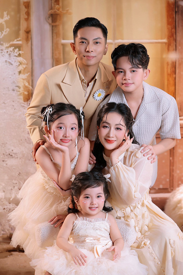 Khánh Thi khoe ảnh Tết lúc nhỏ nhưng lời nhắn gửi của Phan Hiền lại 'dậy sóng' MXH - Ảnh 4.