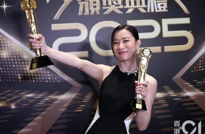 Xa Thi Mạn lần thứ 4 lên ngôi Thị hậu.