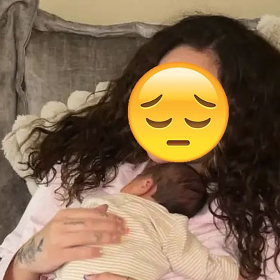 Nữ ca sĩ đau đớn thông báo 2 con song sinh mắc bệnh nặng, có thể liệt suốt đời