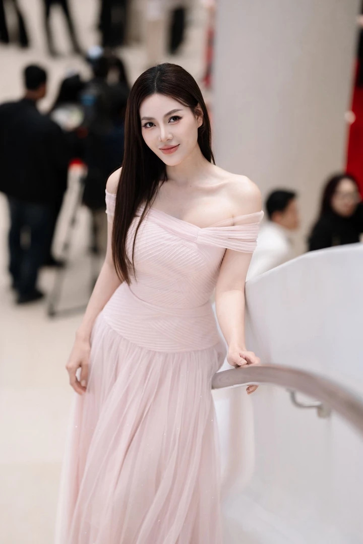 Nữ diễn viên nhận mình là người tích cực, có mục tiêu, mục đích rõ ràng nên không bao giờ cảm thấy quá sầu thảm vì những thứ xung quanh.