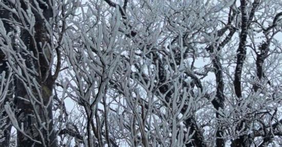 Cảnh tượng băng giá xuất hiện trên 'nóc nhà' thứ 2 của Cao Bằng