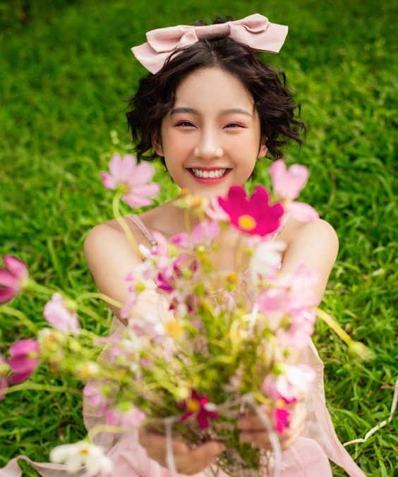 Đúng ngày mai, thứ Năm 8/1/2026, 3 con giáp kiếm tiền như 'mưa rơi', lộc lá đầy tay đầy túi, sự nghiệp hanh thông như 'diều gặp gió' - Ảnh 2