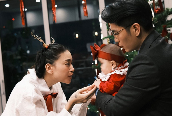 Hai cặp đôi vợ hơn chồng 11 tuổi nổi tiếng nhất showbiz Việt