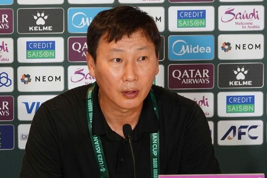 HLV Kim Sang-sik nói gì sau khi U23 Việt Nam nhấn chìm U23 Jordan bằng 'đặc sản' bóng chết?