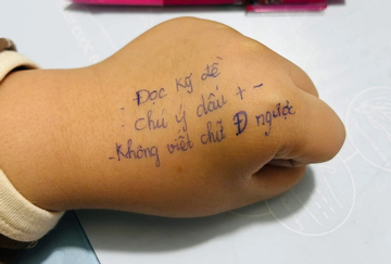 Lo con đi thi hay nhầm, mẹ viết 'phao' lên tay con khiến dân mạng thích thú