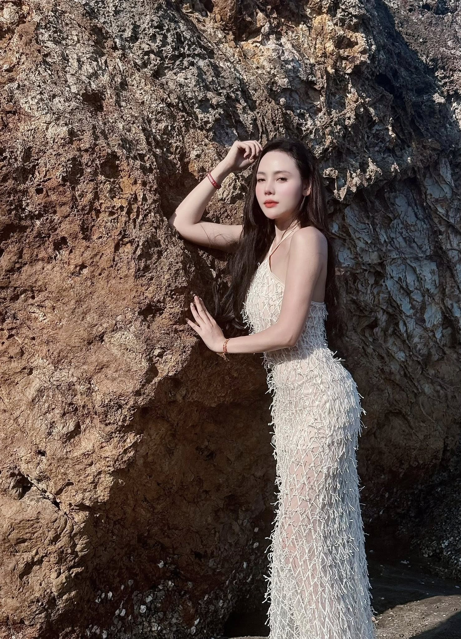 Người tình bí mật của NSND Trung Anh trong 'Lằn ranh' có sắc vóc đời thực ra sao? - Ảnh 10.