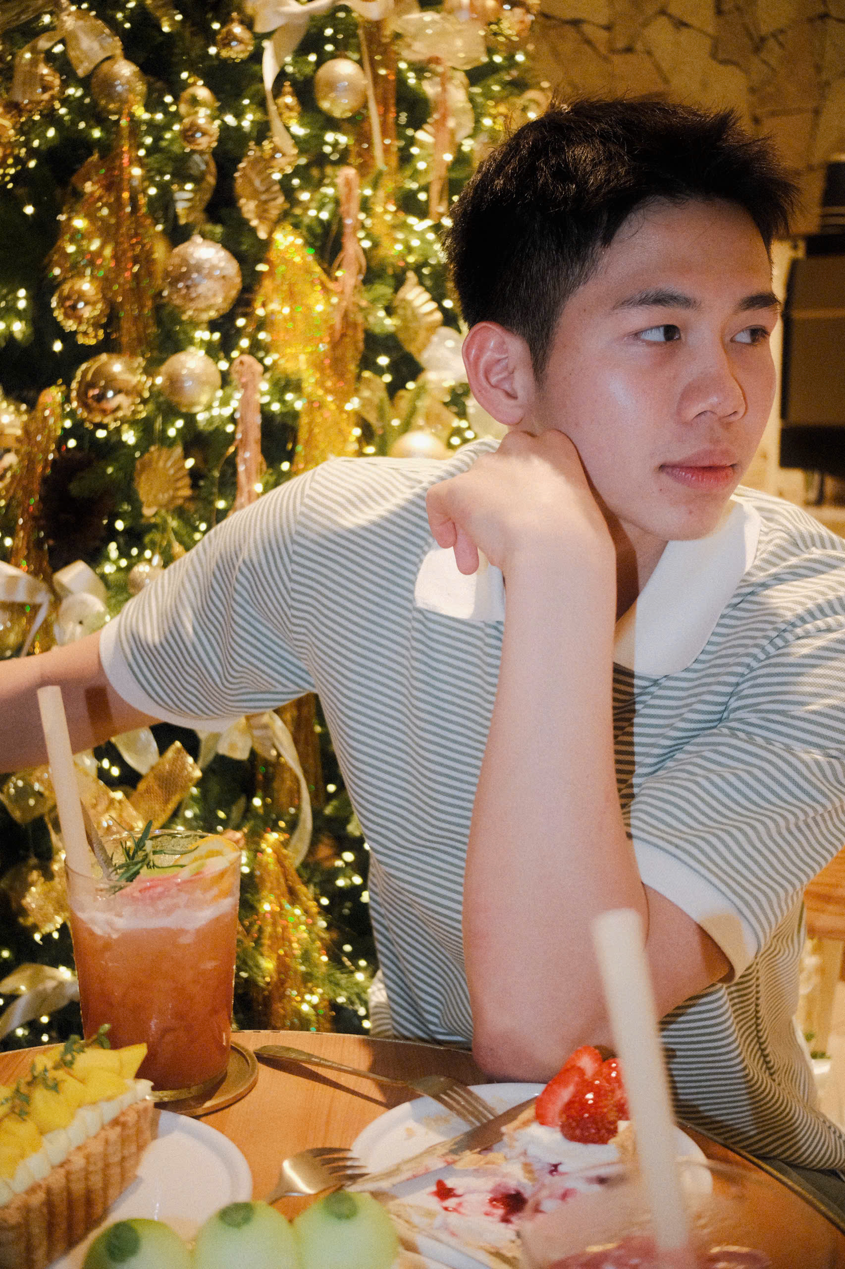 2560258486356594178 1