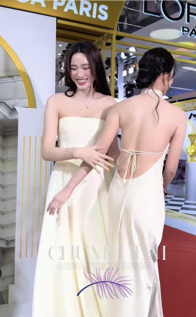 Trần Tiểu Vy và Đỗ Thị Hà đọ sắc tại sự kiện gây bão mạng xã hội - Ảnh 4.