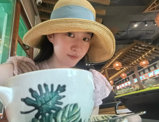 Lưu Diệc Phi 'gây bão' cõi mạng với loạt ảnh để mặc mộc - Ảnh 1