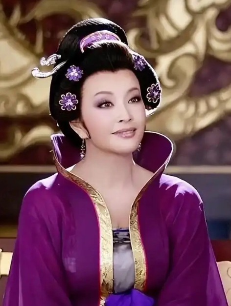 Lưu Hiểu Khánh 'gây sốt' khi tái diễn vai Võ Tắc Thiên ở tuổi 76 - Ảnh 4