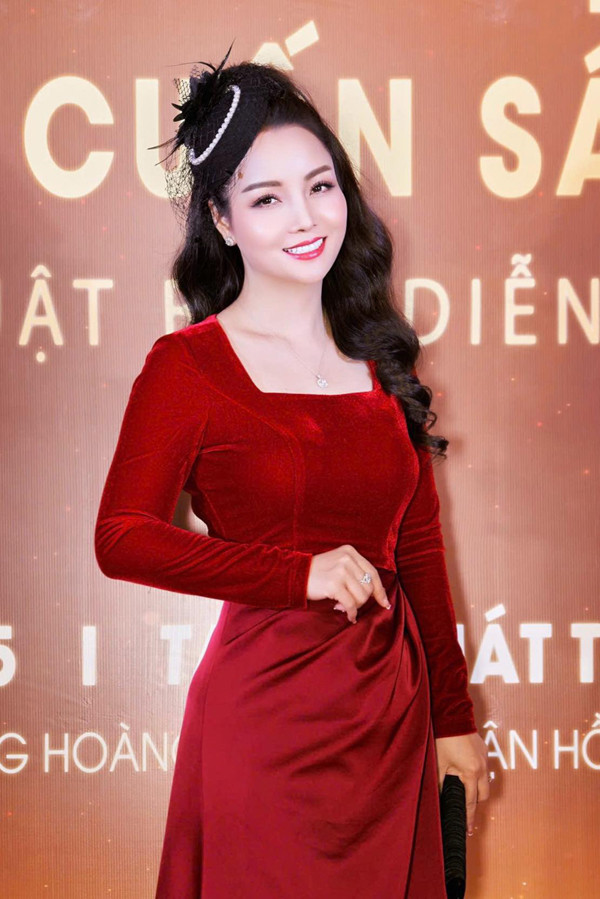 Mỹ nhân Hà thành đóng vai bà mẹ phim 'Mặt trời lạnh' ở đời thực có sắc vóc 'hack' tuổi- Ảnh 9.