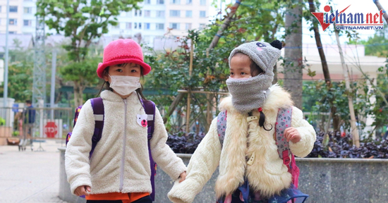Nhiều trường ở Hà Nội lùi giờ học vì trời rét