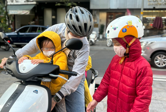 TP.HCM rét 17°C, dân mạng hào hứng 'xin gia hạn gói thời tiết lạnh dùng thử'