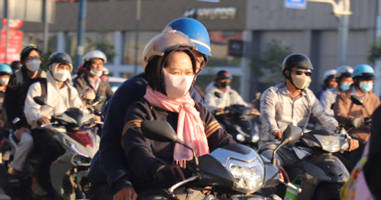 TPHCM lạnh se sắt, cảm nhận chỉ 17 độ C ngỡ như ở Đà Lạt