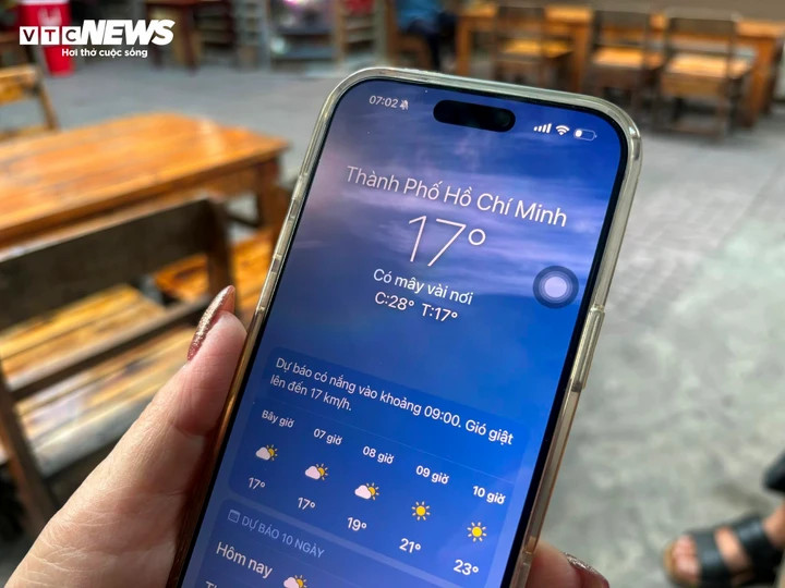 Sáng sớm 9/1, nhiều khu vực tại TP.HCM ghi nhận nền nhiệt giảm mạnh. (Ảnh: Phan Nga)