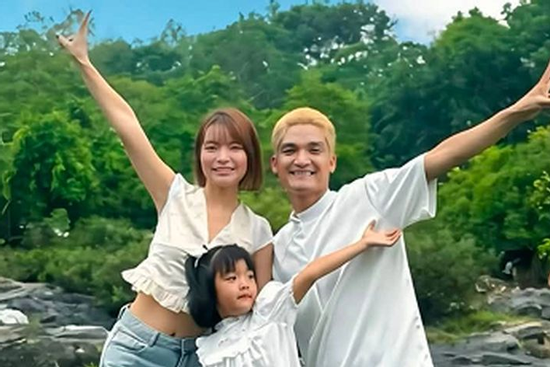Vợ nam diễn viên quê Hải Phòng mua 6 tờ vé số, 2 tờ trúng thưởng, chồng thốt lên 5 chữ