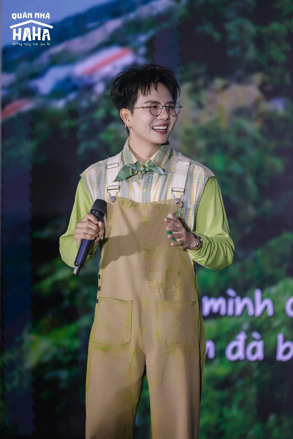 Dàn cast 'Gia đình Haha' mở quán, Jun Phạm stress, Duy Khánh áp lực chạy bàn插图3 dan cast gia dinh haha mo quan an, nguoi stress, nguoi gap su co voi khach hinh anh 4