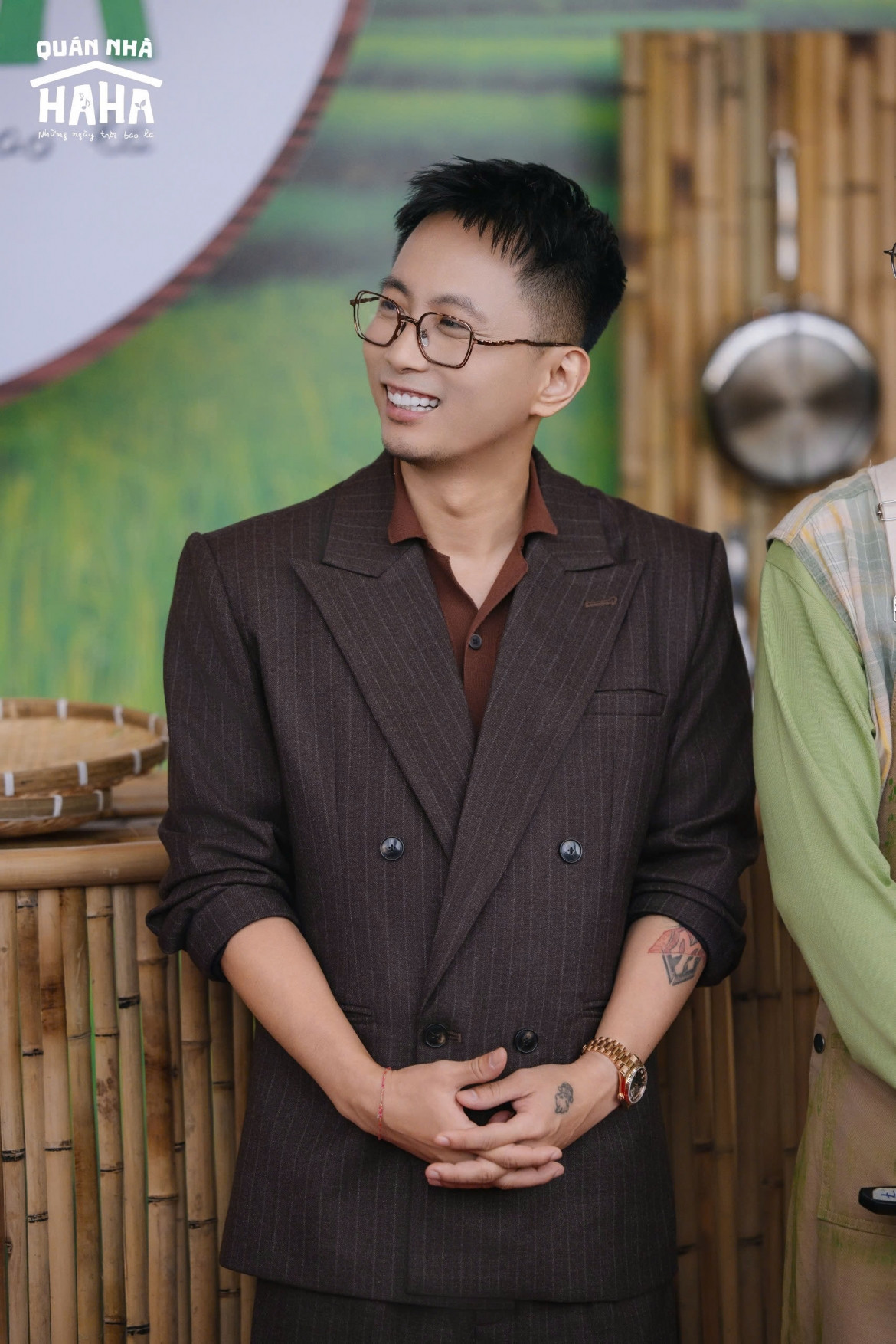 Dàn cast 'Gia đình Haha' mở quán, Jun Phạm stress, Duy Khánh áp lực chạy bàn插图6 dan cast gia dinh haha mo quan an, nguoi stress, nguoi gap su co voi khach hinh anh 7