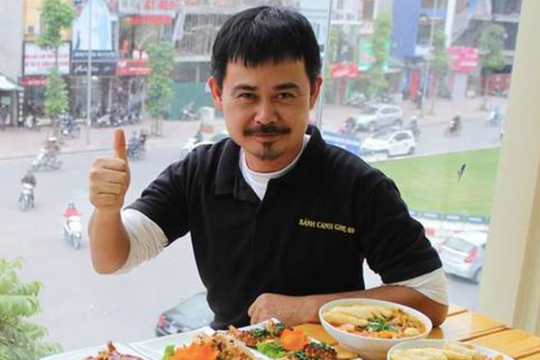 Hành trình của 'ông trùm' phim Việt: Vay NSND Xuân Bắc 50 triệu lập nghiệp, U60 vẫn đứng quán phục vụ khách